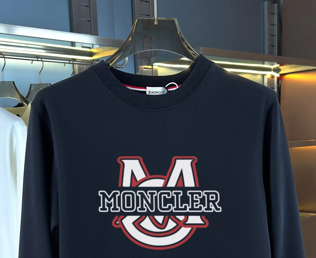 【 In Stock】 〖 𝐌𝐎𝐍𝐂𝐋𝐄𝐑~ 〗 440g ， 😎 ， ， Factory 2025 T ， ， Premium LOGO， Same Style ：Black White Size：S M L XL 2XL